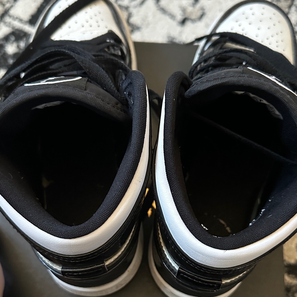 GUC Jordan 1 Mid SE Carbon Fiber Sneakers - Size 4Y - Picture 9 of 16